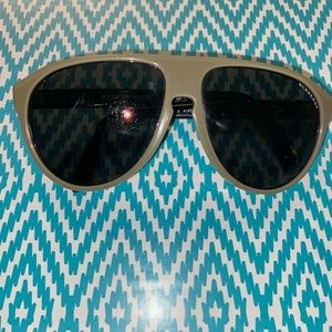 Burberry sunglasses , olive green frame, 59mm 13mm 140mm